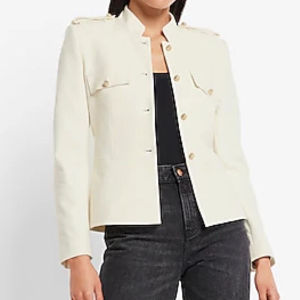 Express Novelty Button Structured Jacket SzM New stunning gorgeous cream  blazer
